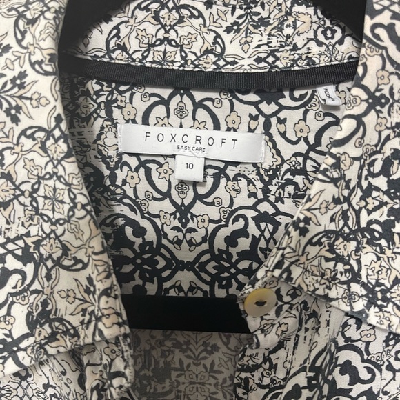 Foxcroft neutral print blouse, no iron shirt - Picture 4 of 7